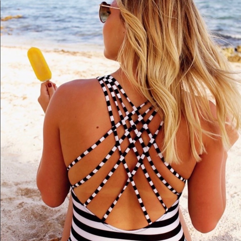 Adorable  one piece strappy stripped swimsuit